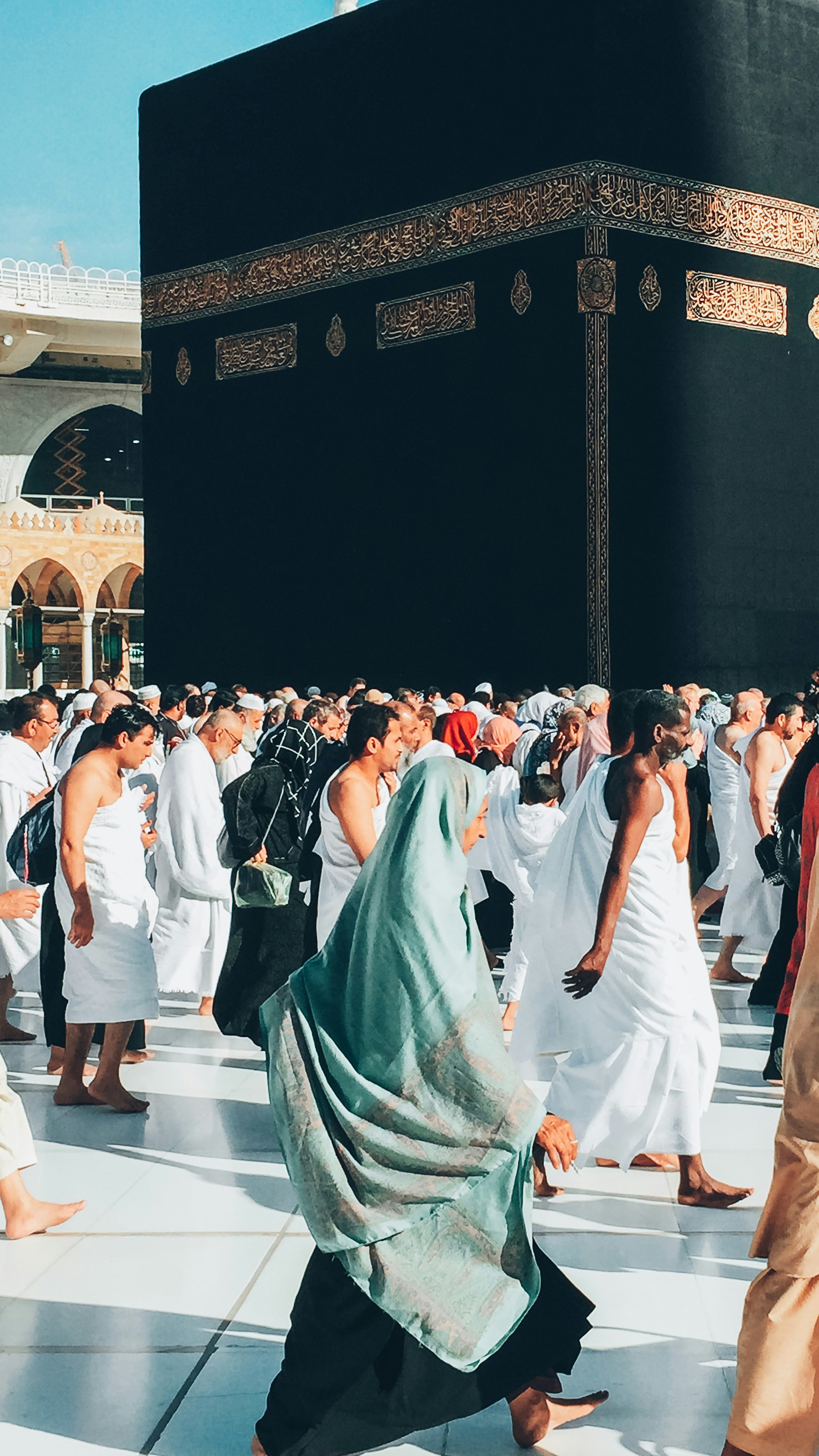 Des pèlerins réunis autour de la Kaaba